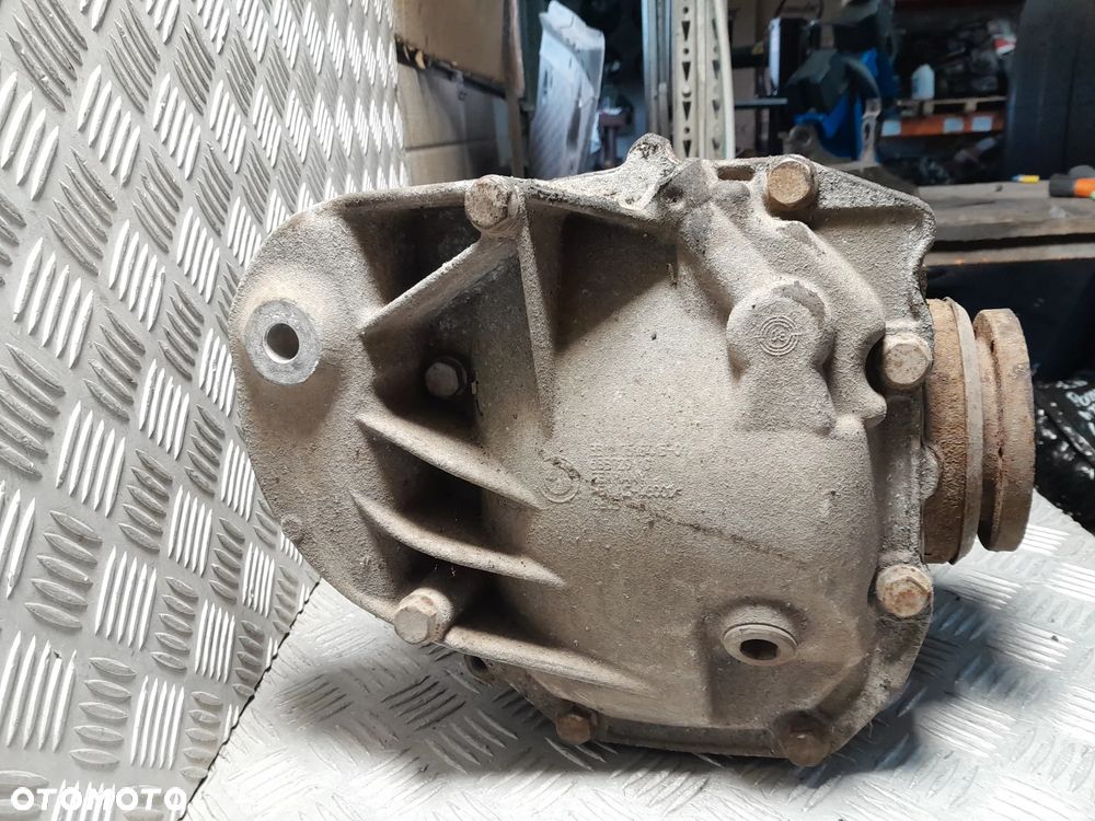 BMW E90 E87 E91 E92 DYFERENCJAŁ MOST TYLNEGO NAPĘDU 7572520-01 PRZEŁOŻENIA 2,81 - 4