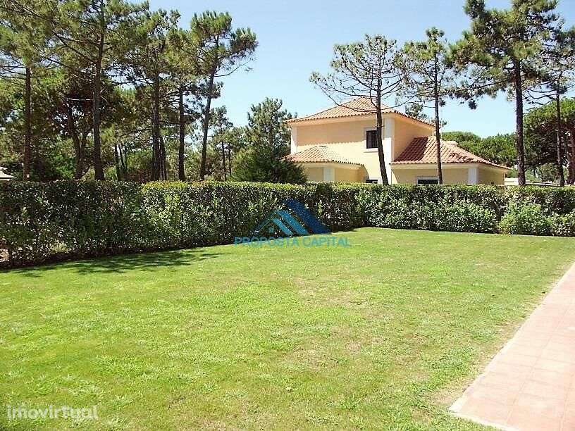 Moradia T5 com jardim e piscina, na Quinta da Marinha - Grande imagem: 3/8