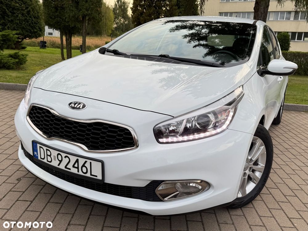 Kia Ceed 1.4 CVVT Dream Team Edition - 1