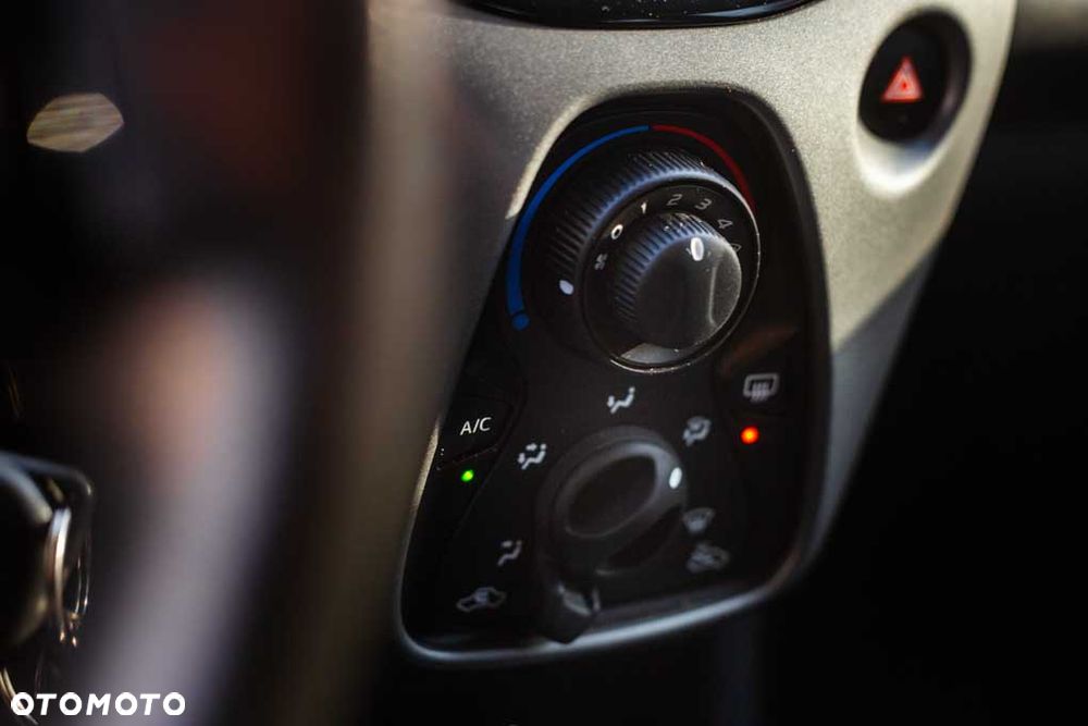 Toyota Aygo x-play connect - 19
