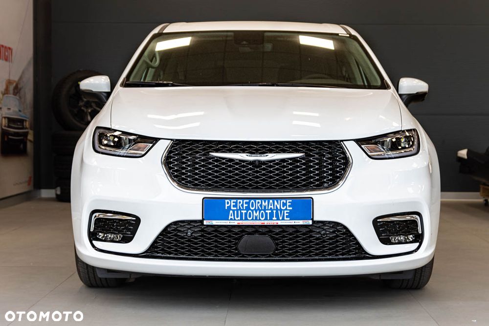 Chrysler Pacifica - 3