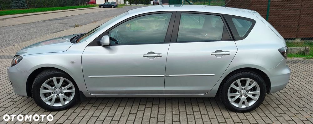 Mazda 3 1.6 Active + - 6