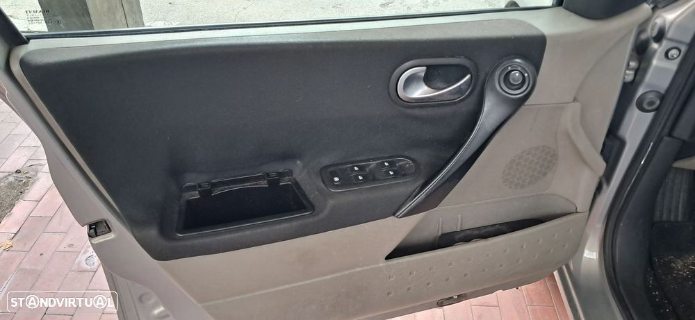 Renault Mégane 1.5 dCi Confort Authentique - 4