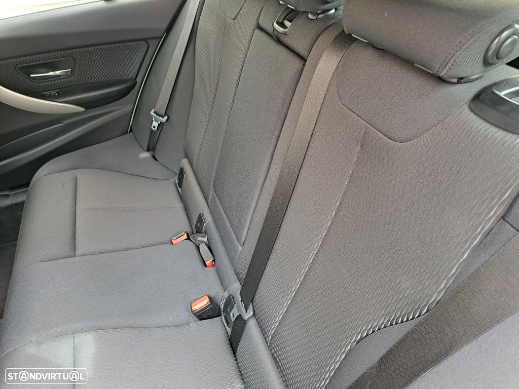 BMW 318 d Touring - 23