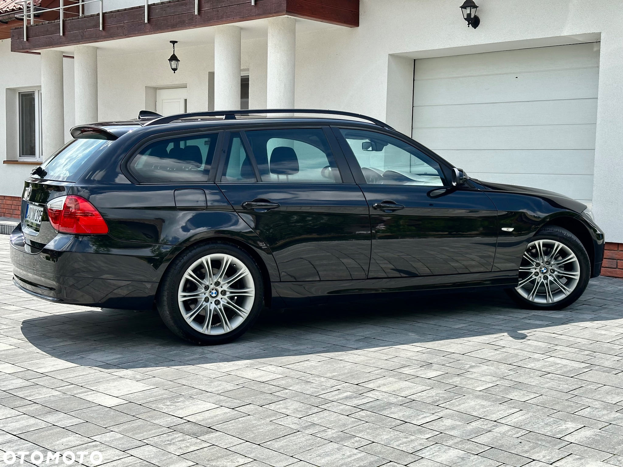 BMW Seria 3 320i Touring - 13