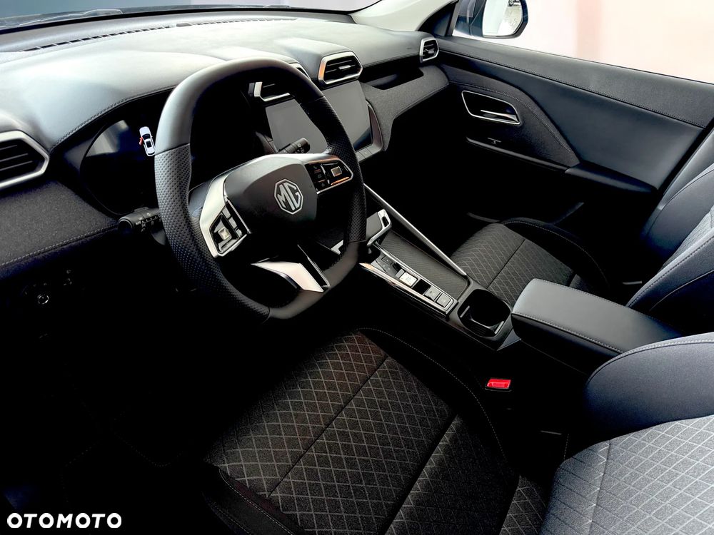 MG ZS Hybrid+ - 8