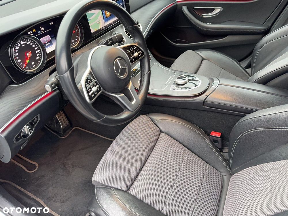 Mercedes-Benz Klasa E 200 4-Matic 9G-TRONIC - 11