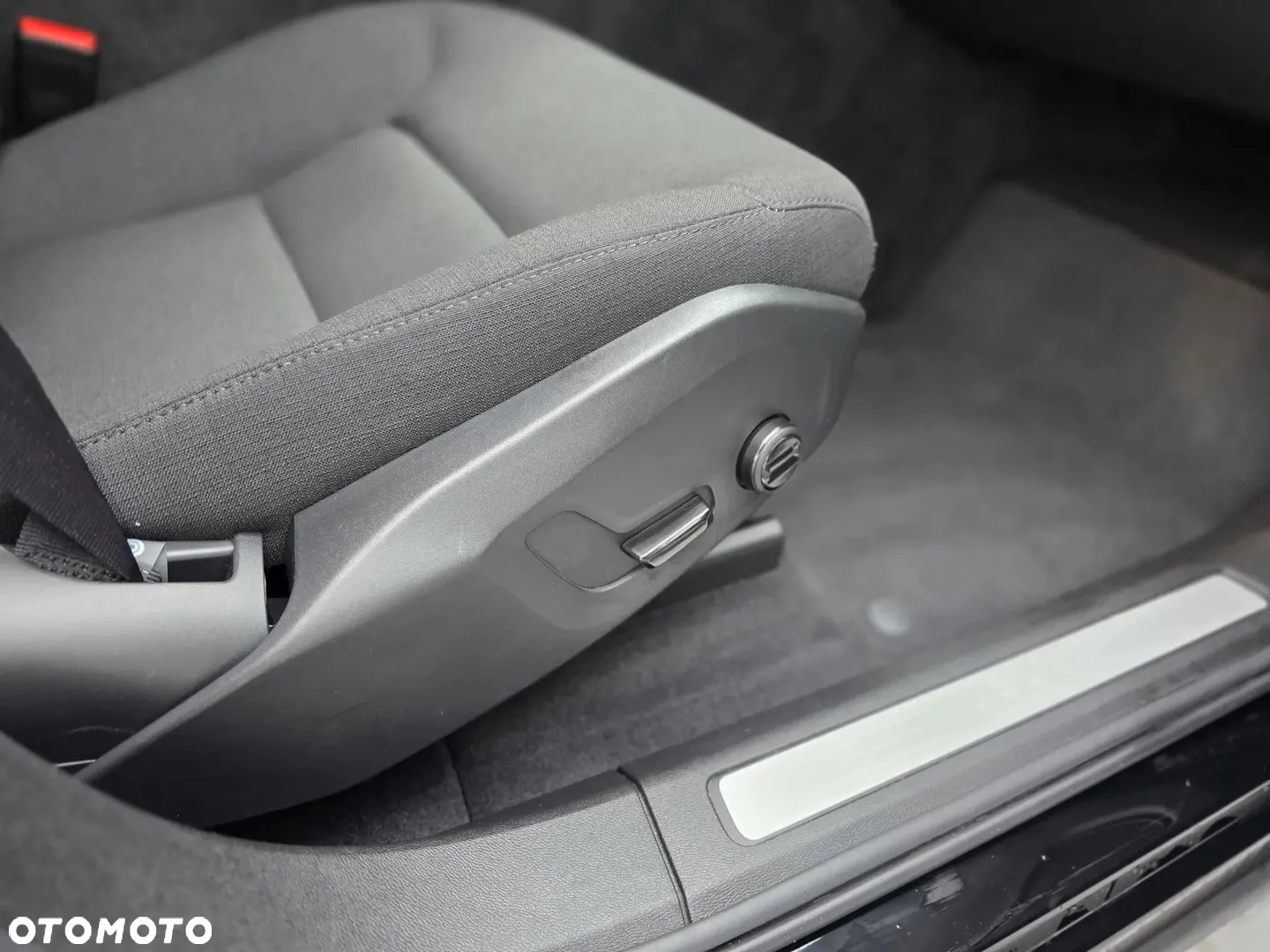 Volvo XC 60 D4 Momentum Pro - 31