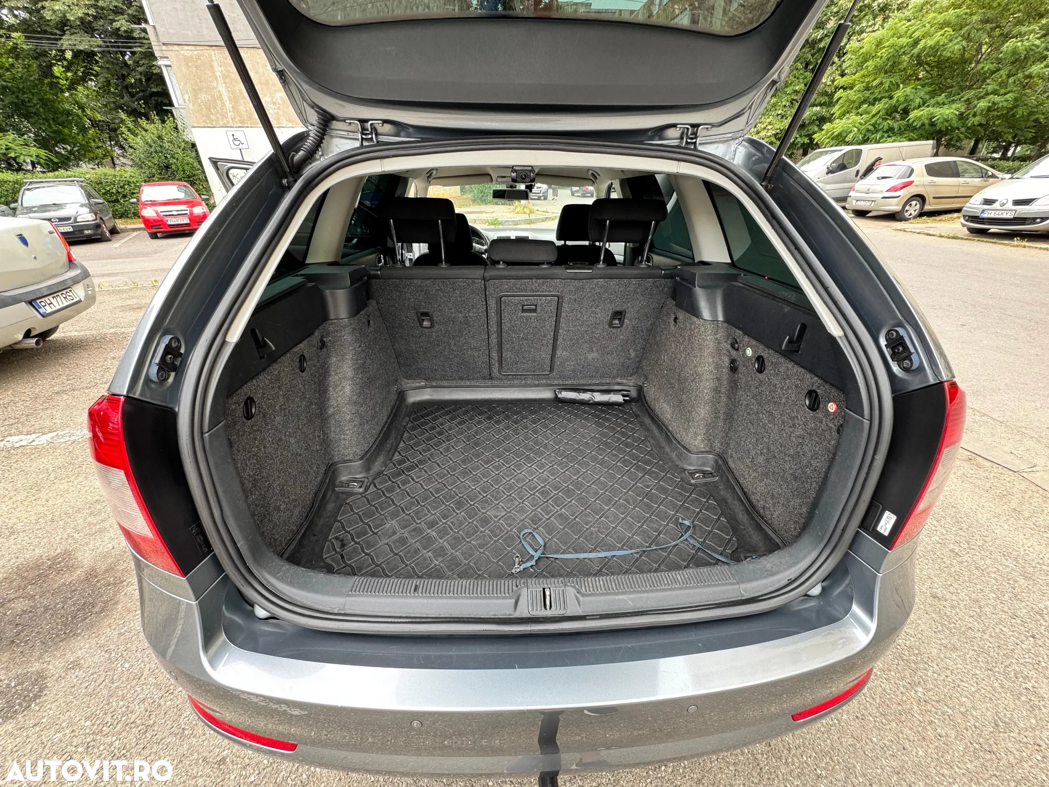 Skoda Octavia Combi 1.6 TDI DPF GreenLine - 6