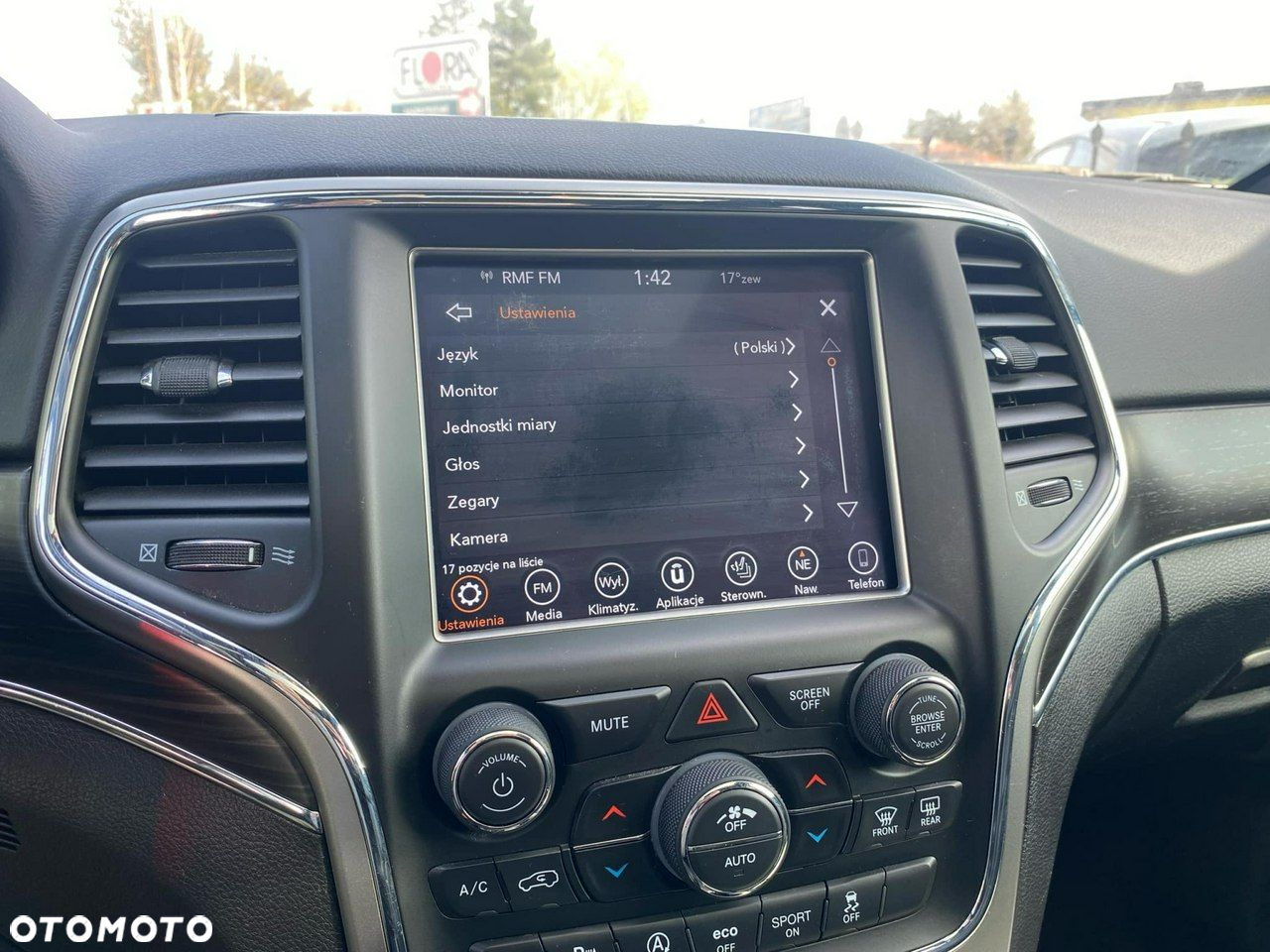 Jeep Grand Cherokee - 29