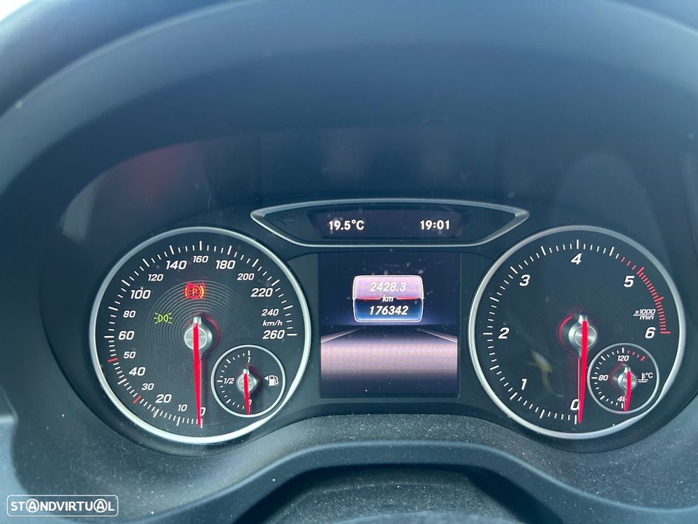 Mercedes-Benz A 180 d AMG Line - 29