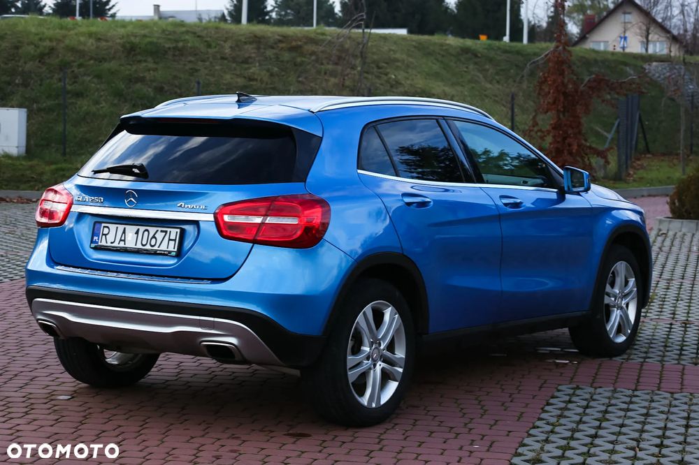 Mercedes-Benz GLA 250 4Matic 7G-DCT Edition 1 - 3