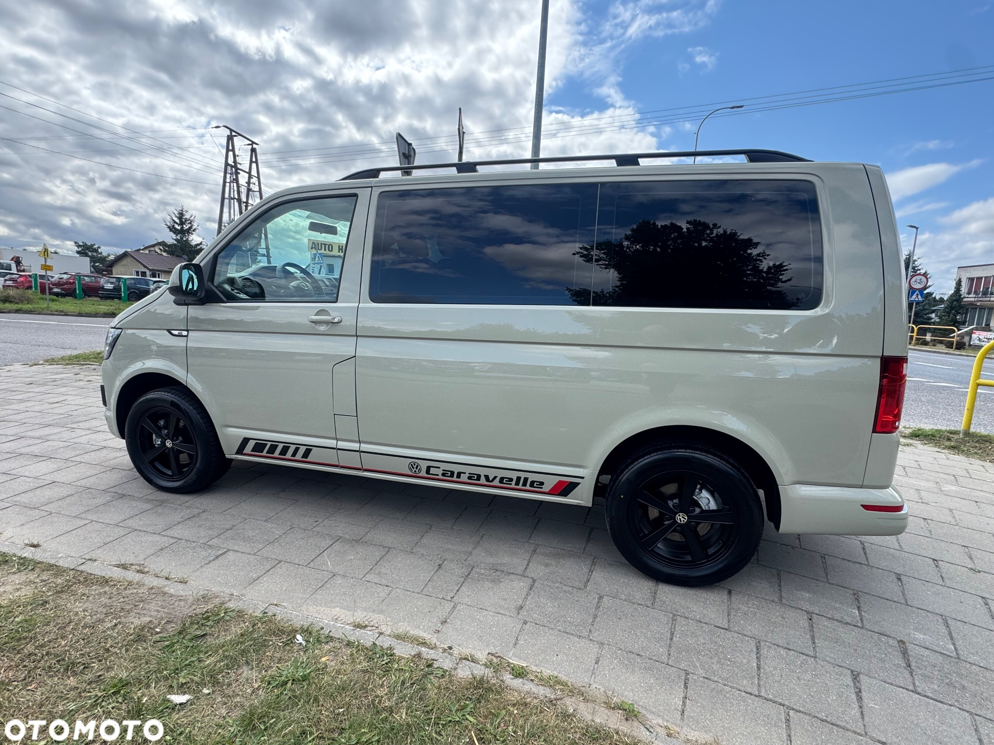 Volkswagen Caravelle 2.0 TDI L1 Highline - 12