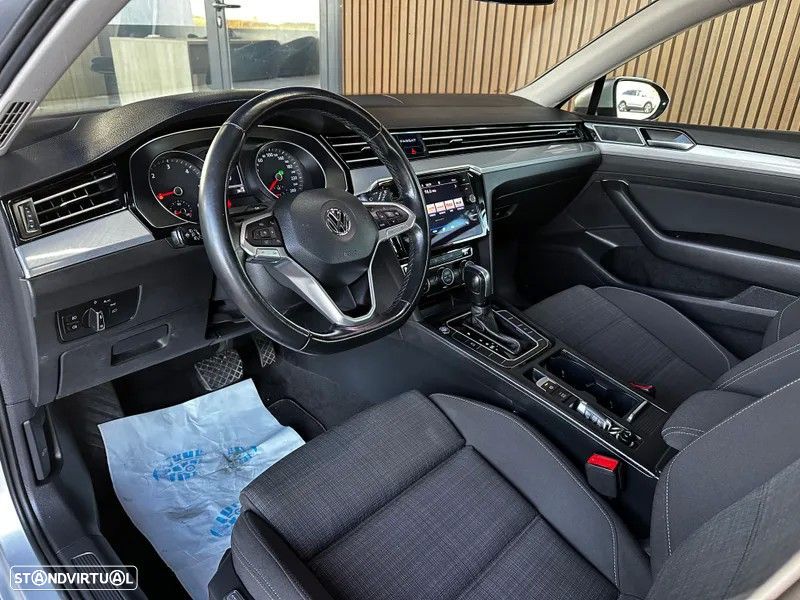 VW Passat Variant 2.0 TDi Business DSG - 19