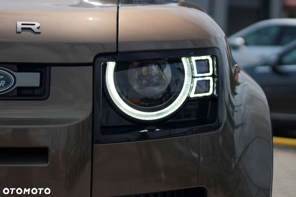 Land Rover Defender 110 D200 X-Dynamic HSE - 11