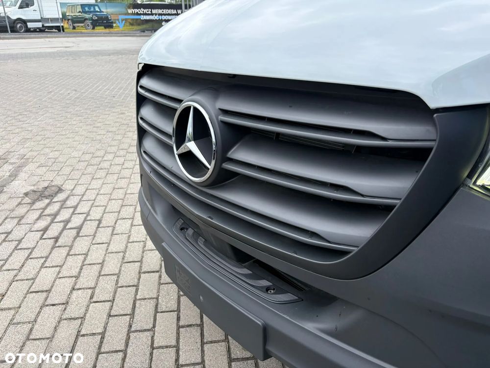 Mercedes-Benz Sprinter - 14