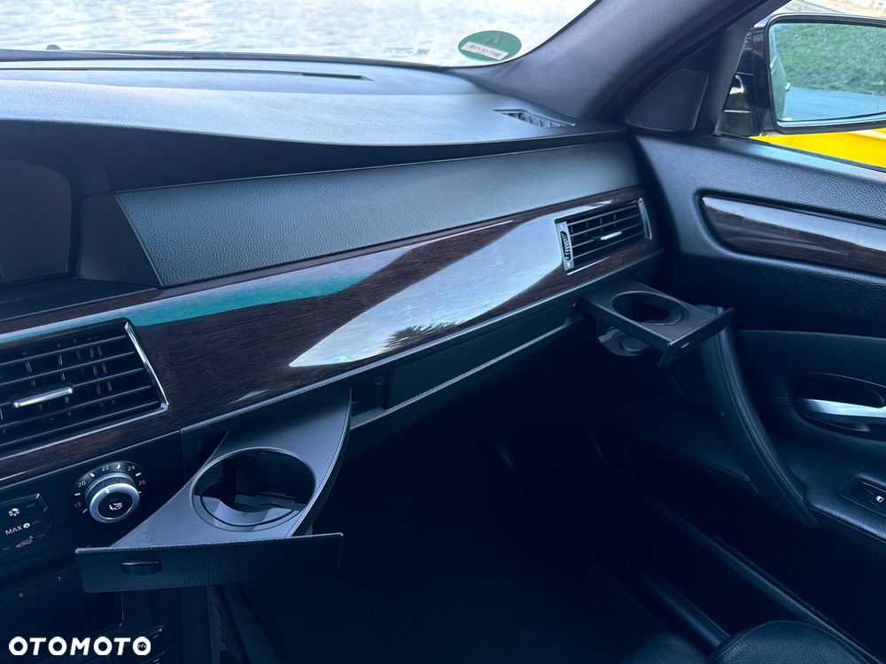 BMW Seria 5 520d Edition Sport - 16