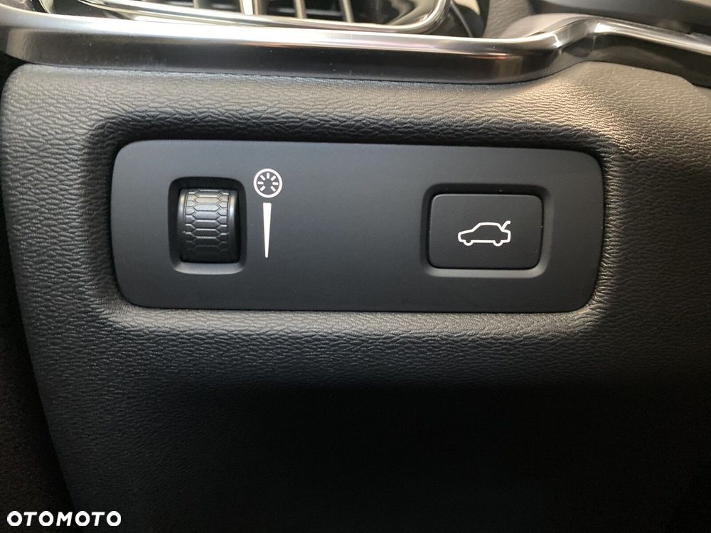 Volvo V60 T5 Momentum Pro - 28