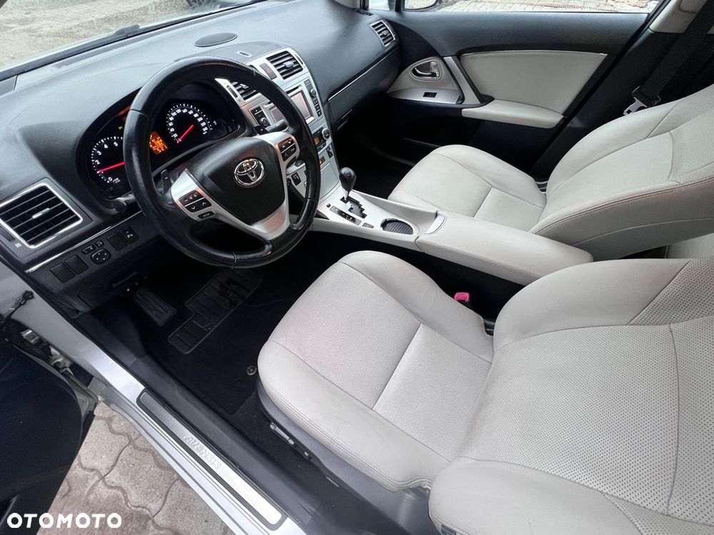 Toyota Avensis 1.8 Premium MS - 3