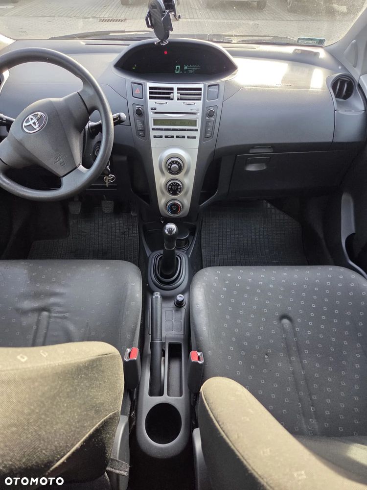 Toyota Yaris - 15
