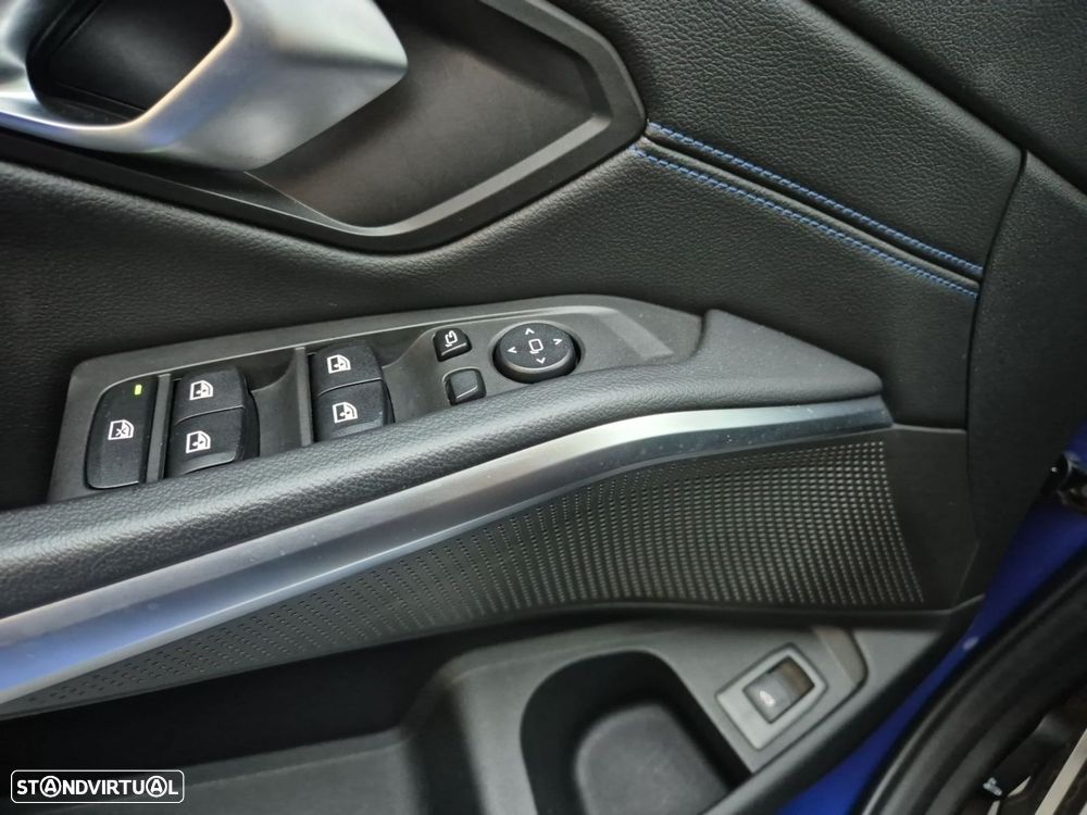 BMW 320 d Pack Desportivo M Auto - 25
