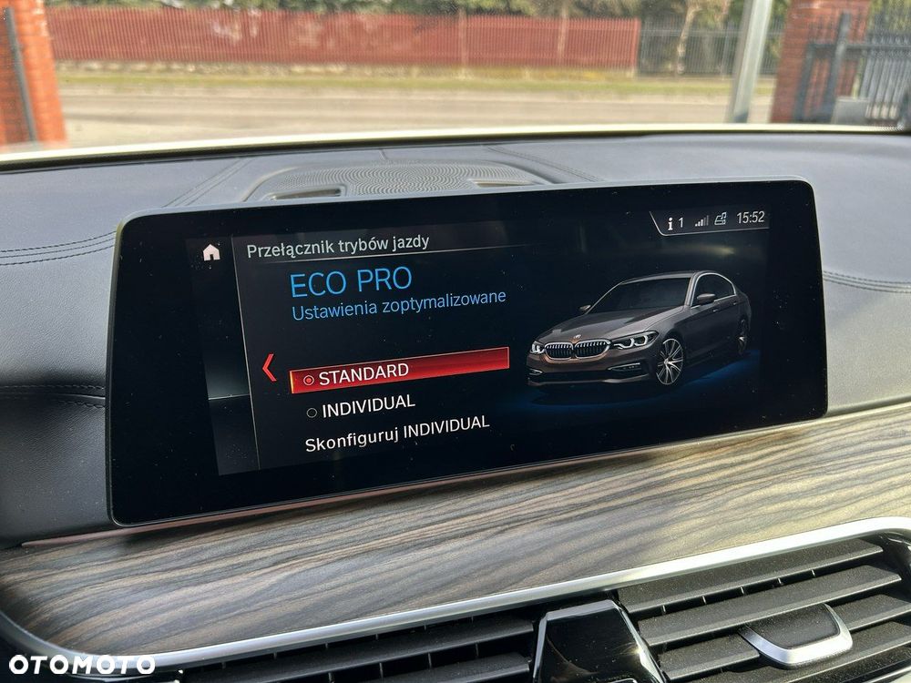 BMW Seria 5 M550i xDrive sport - 29