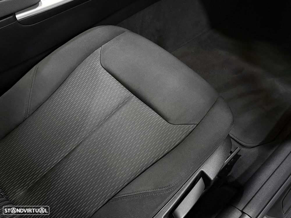 BMW 320 d Touring EfficientDynamics - 11