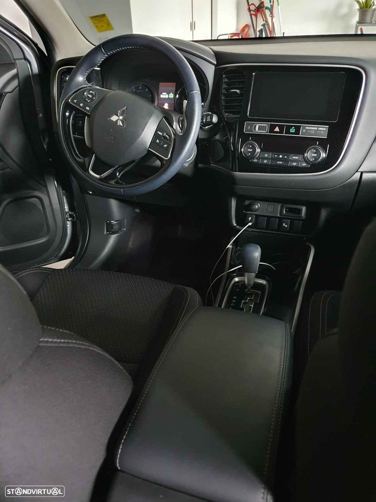 Mitsubishi Outlander 2.0 Kaiteki CVT - 8