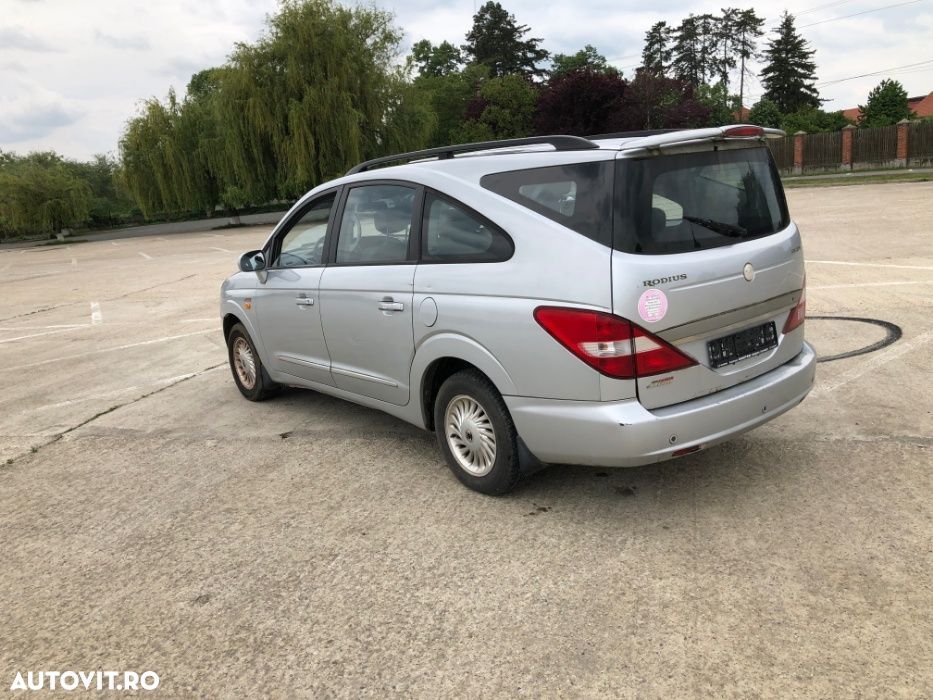 Dezmembrez SsangYong Rodius 4X4, an 2005, XDI 270 - 1