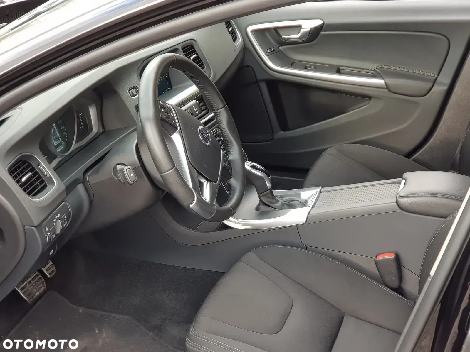 Volvo V60 Cross Country - 10