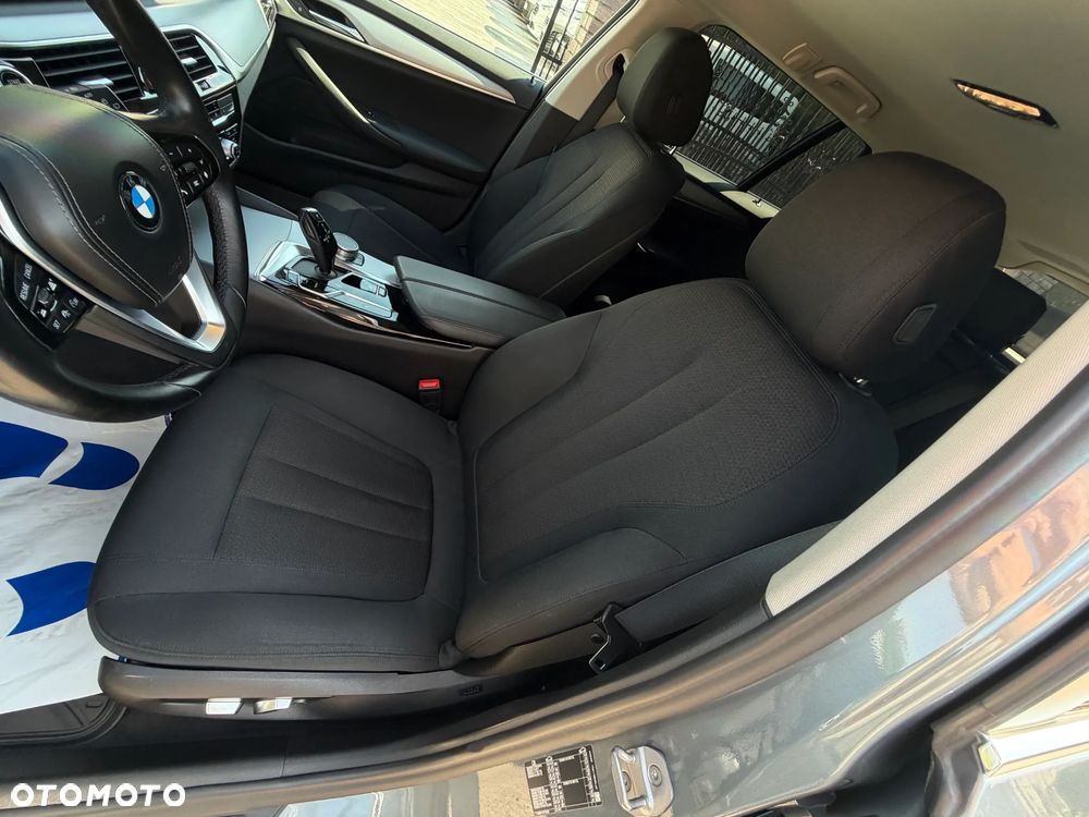 BMW Seria 5 520d mHEV - 9