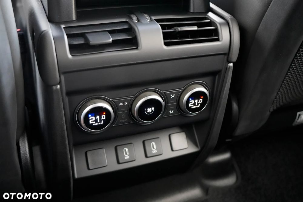 Land Rover Defender 3.0 D350 mHEV X-Dynamic HSE - 37