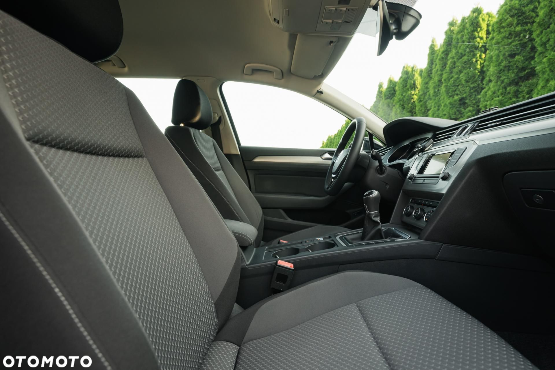 Volkswagen Passat - 16