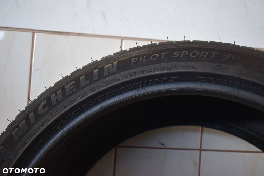 R20 255/40 Michelin Pilot Sport EV - 6
