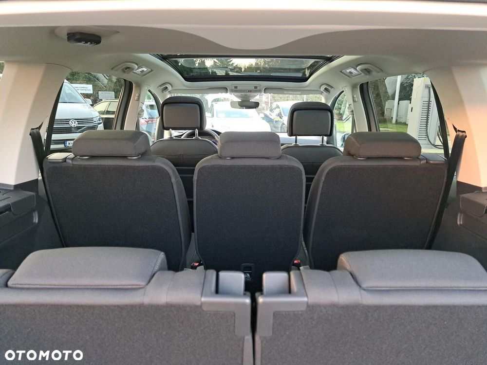 Volkswagen Touran - 19