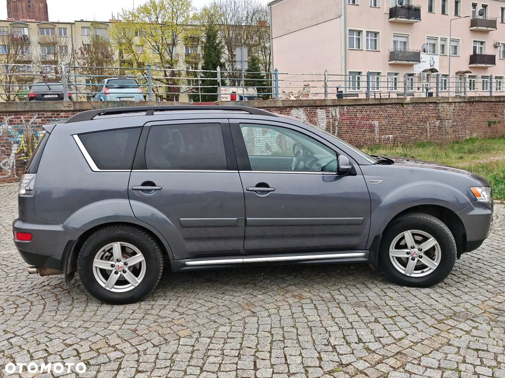 Mitsubishi Outlander 2.4 Intense + - 11