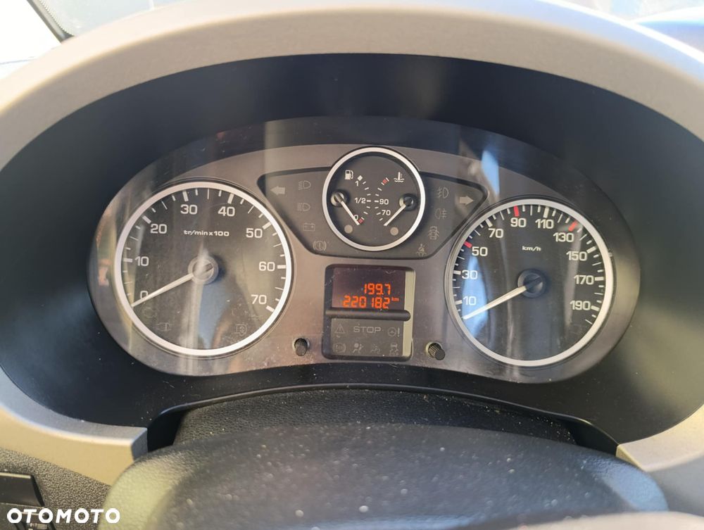 Peugeot Partner 1.6 HDi Outdoor - 11