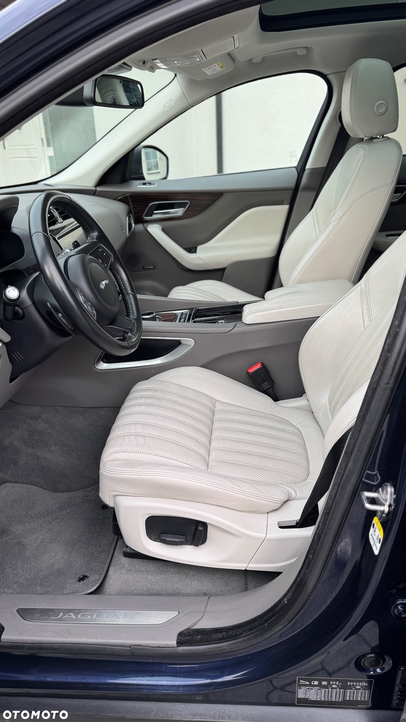Jaguar F-Pace - 32