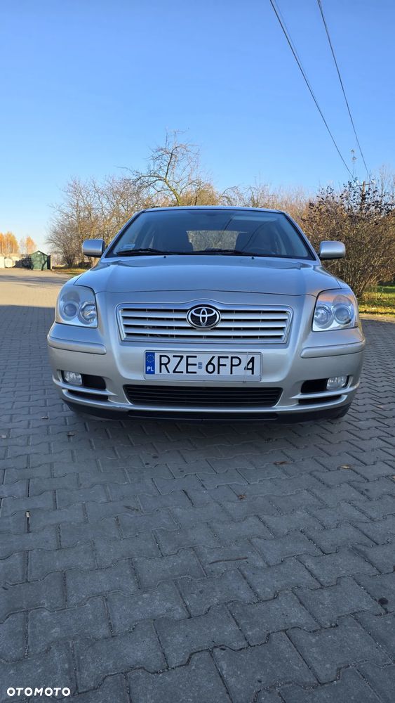 Toyota Avensis 2.0 D-4D Sol - 2
