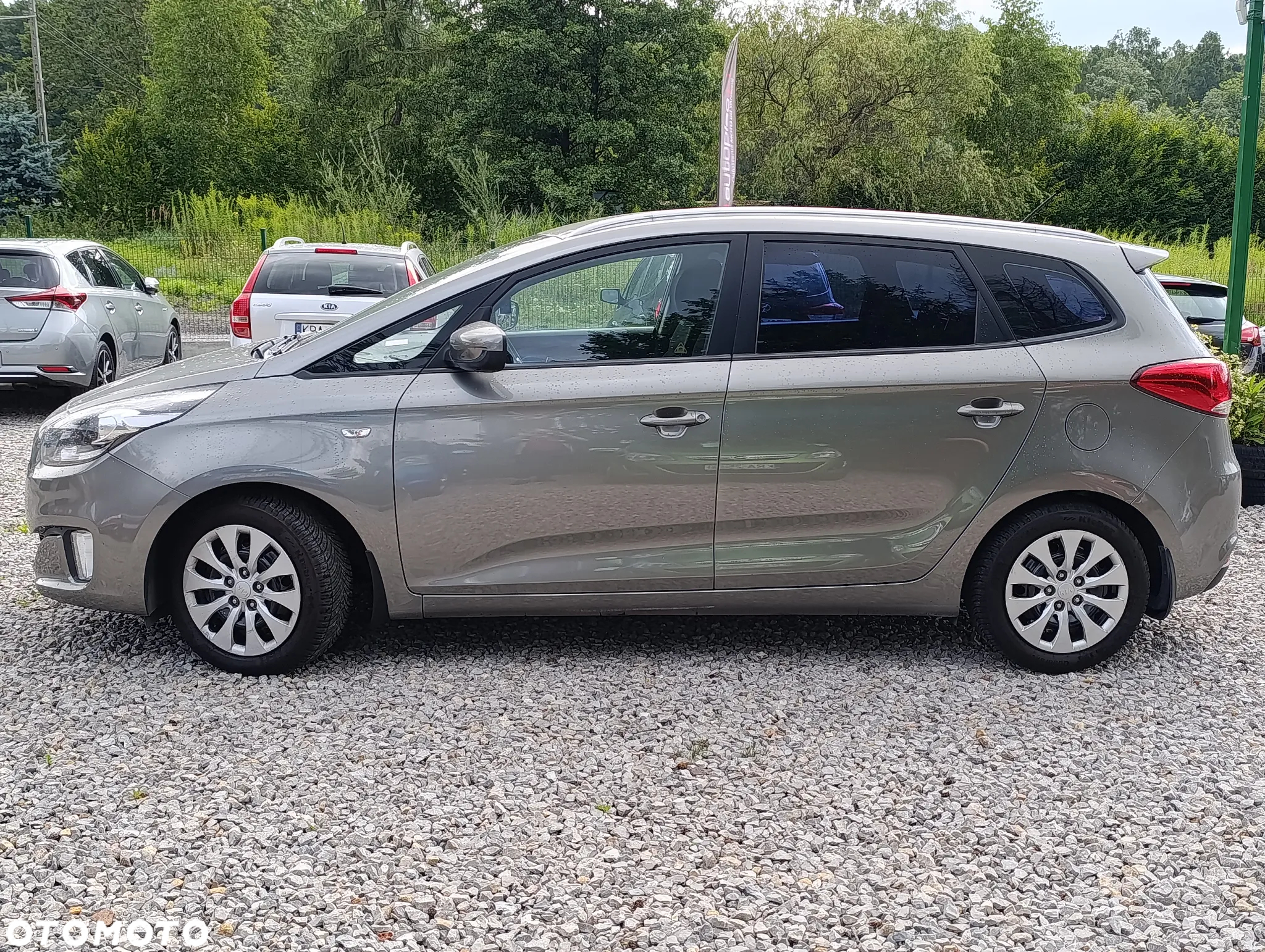 Kia Carens - 3