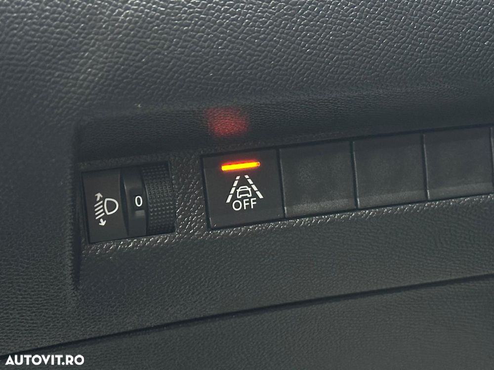 Peugeot 208 1.2 L PureTech STT Allure - 30