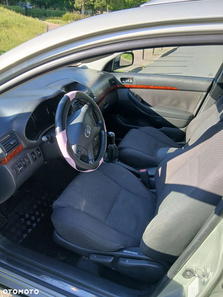 Toyota Avensis 2.0 D-4D Terra - 5