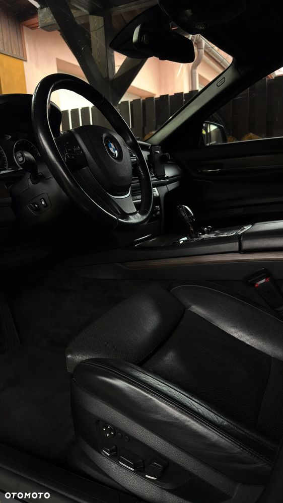 BMW Seria 7 750i xDrive - 16