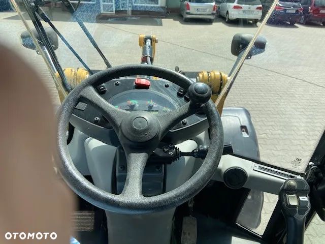 Caterpillar 906M - 32