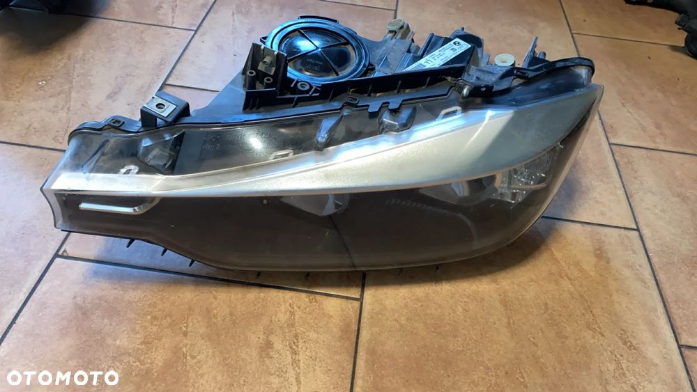 BMW F30 F31 REFLEKTOR LAMPA PRZEDNIA LEWA PRZÓD EUROPA 7259523 USZKODZONE UCHWYTY - 2