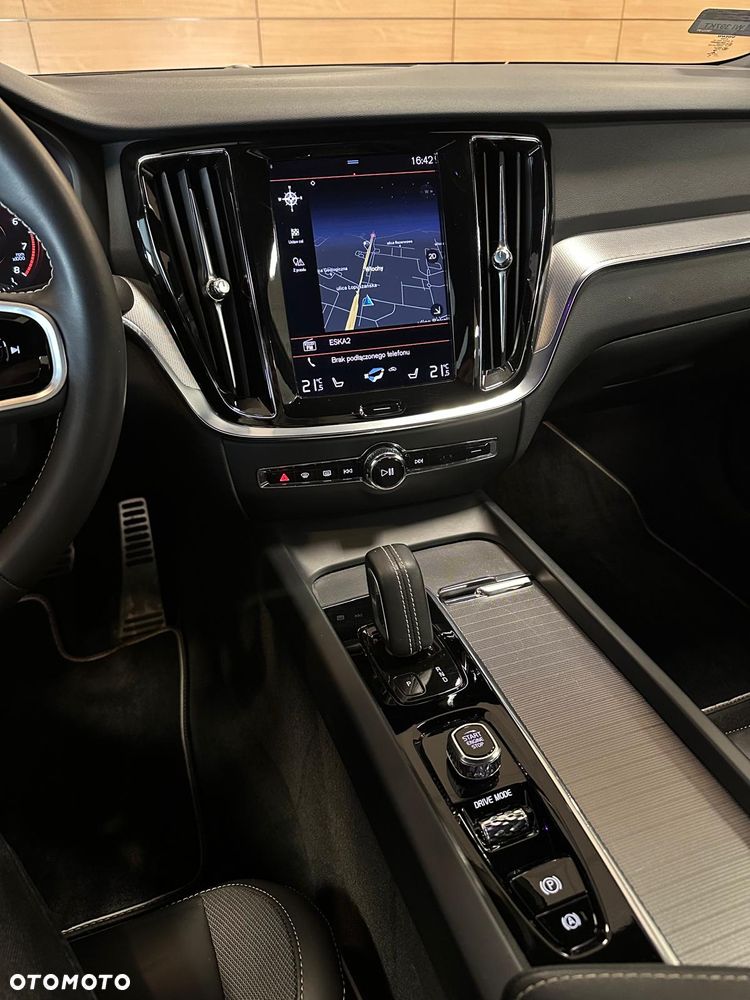 Volvo S60 B4 B R-Design - 12