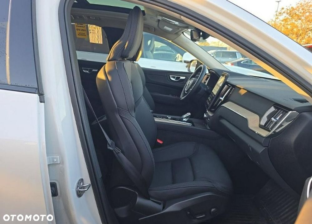 Volvo XC 60 B5 AWD Plus Dark - 9