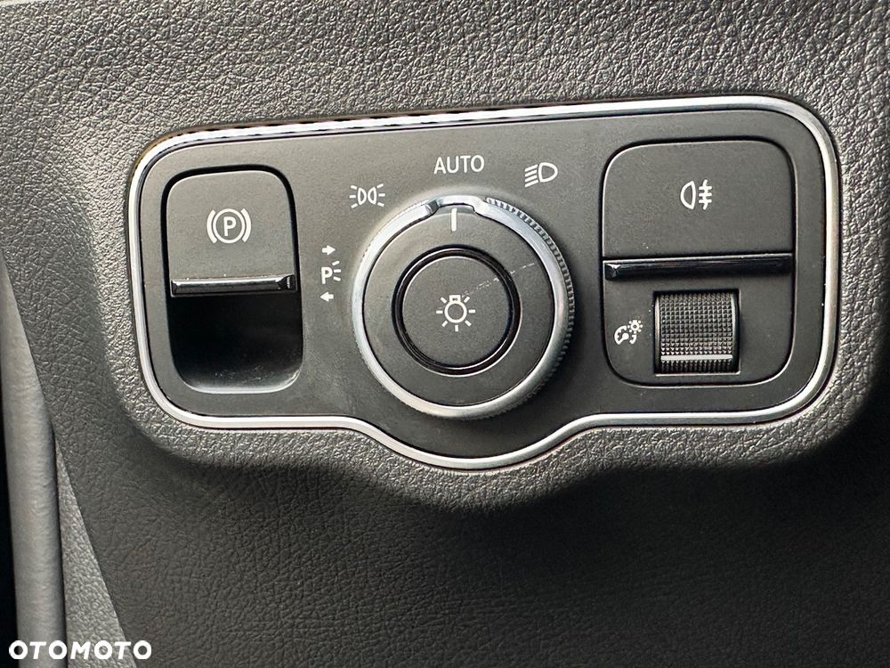 Mercedes-Benz Klasa B 180 7G-DCT Edition 2020 - 34