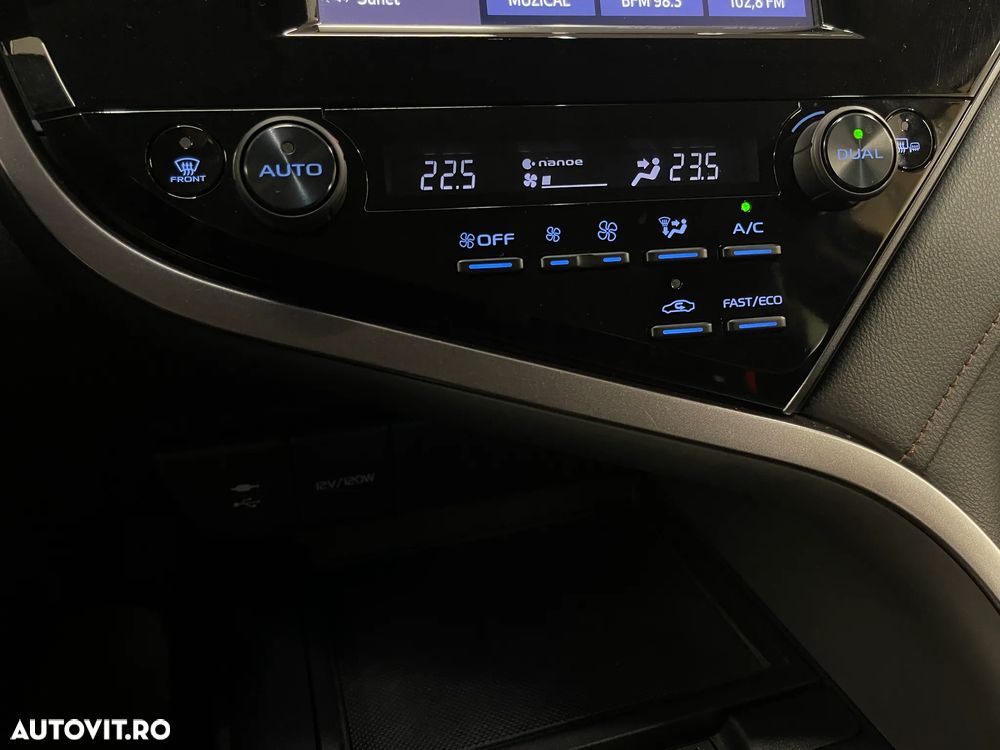 Toyota Camry 2.5 Hybrid Business - 18