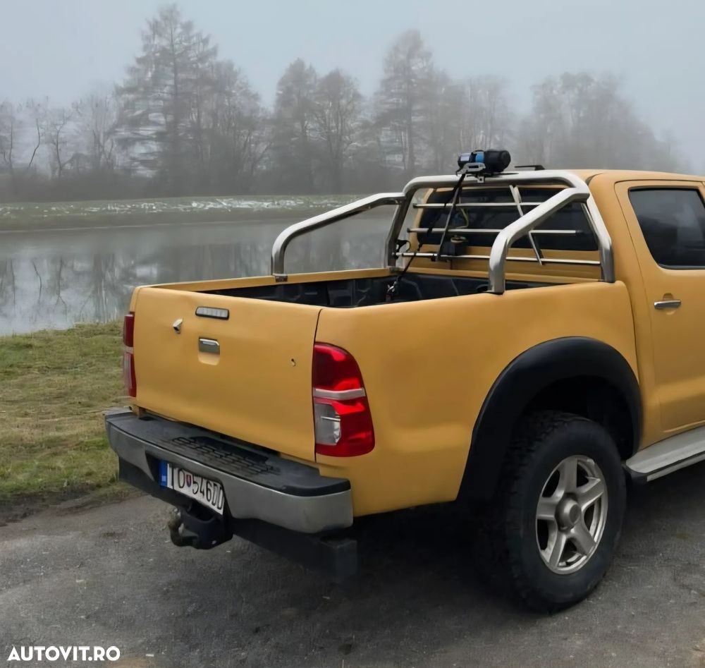 Toyota Hilux 4x4 Cabina Dubla Style+ Aut. - 9